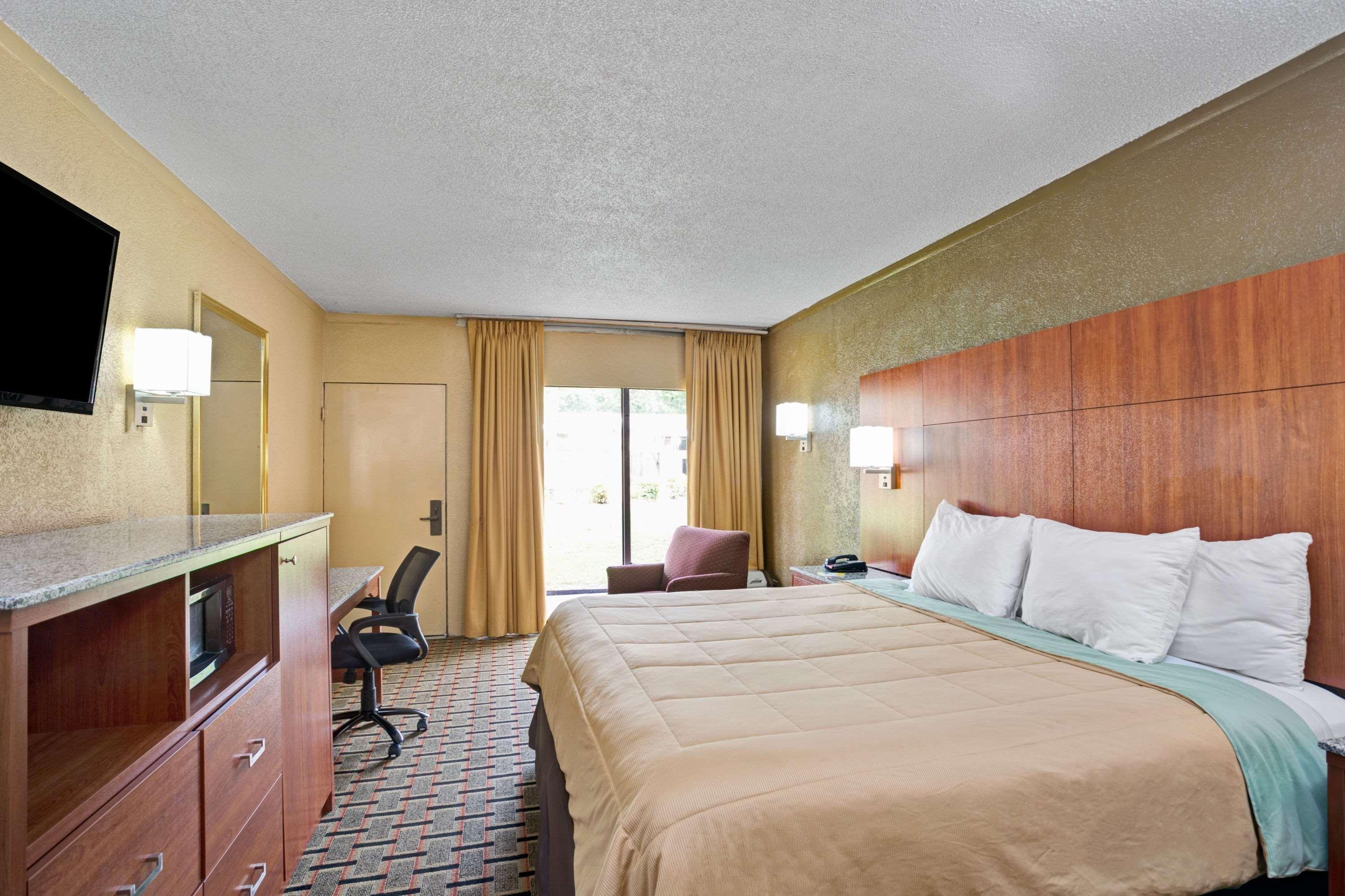 Days Inn By Wyndham Durham/Near Duke University Dış mekan fotoğraf