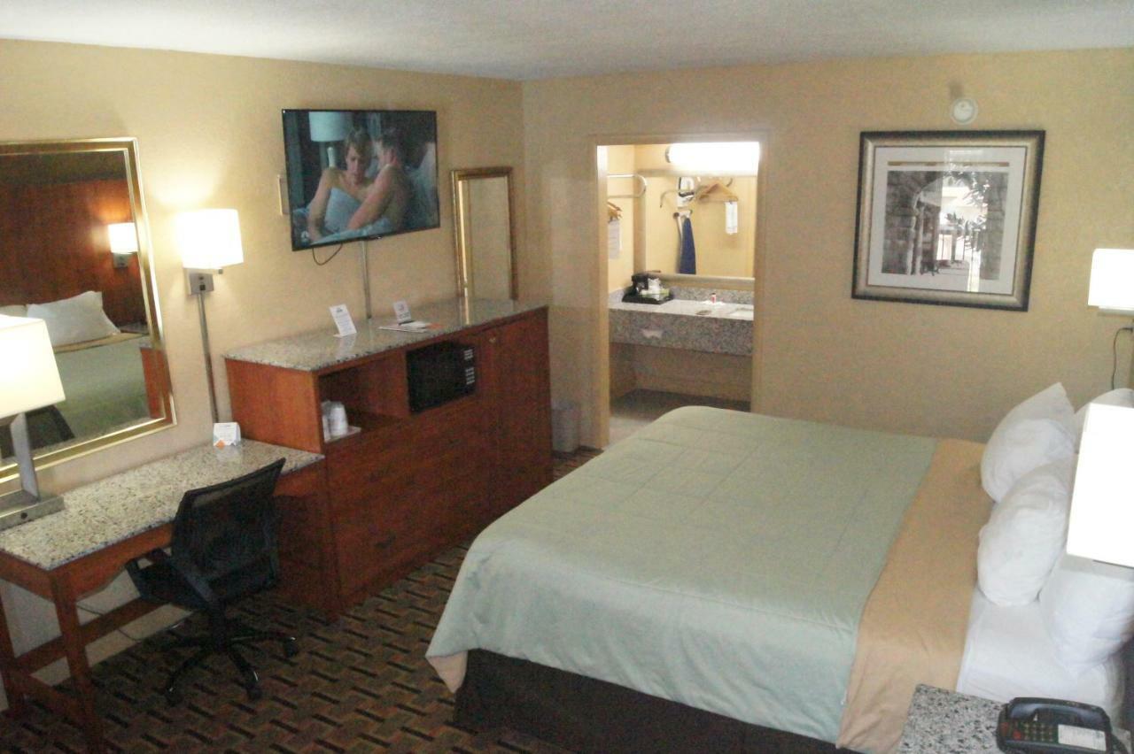 Days Inn By Wyndham Durham/Near Duke University Dış mekan fotoğraf