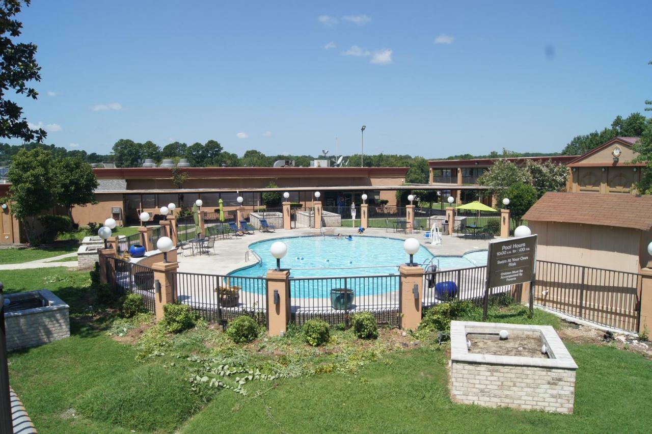 Days Inn By Wyndham Durham/Near Duke University Dış mekan fotoğraf