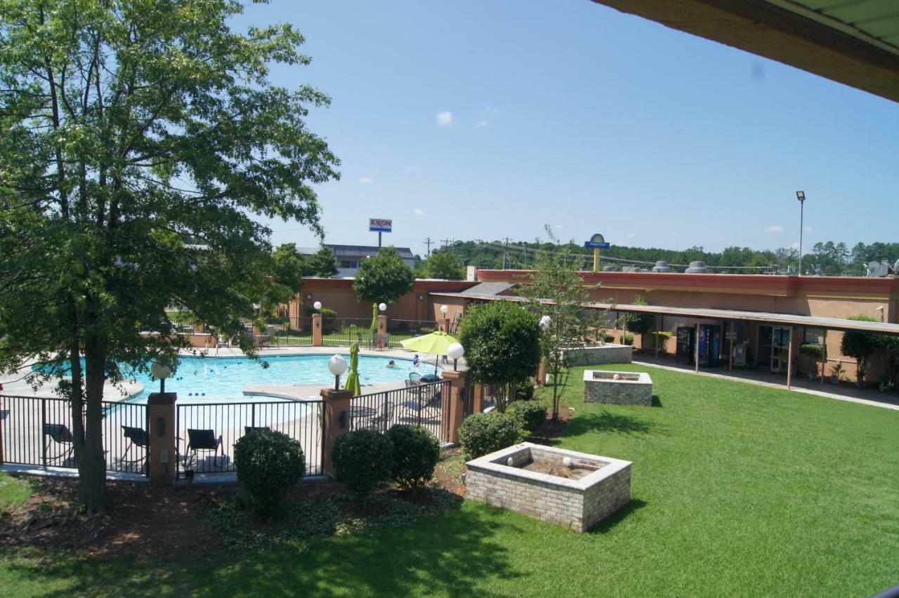 Days Inn By Wyndham Durham/Near Duke University Dış mekan fotoğraf