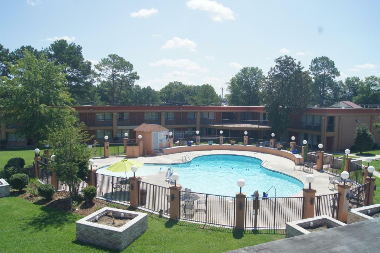 Days Inn By Wyndham Durham/Near Duke University Dış mekan fotoğraf