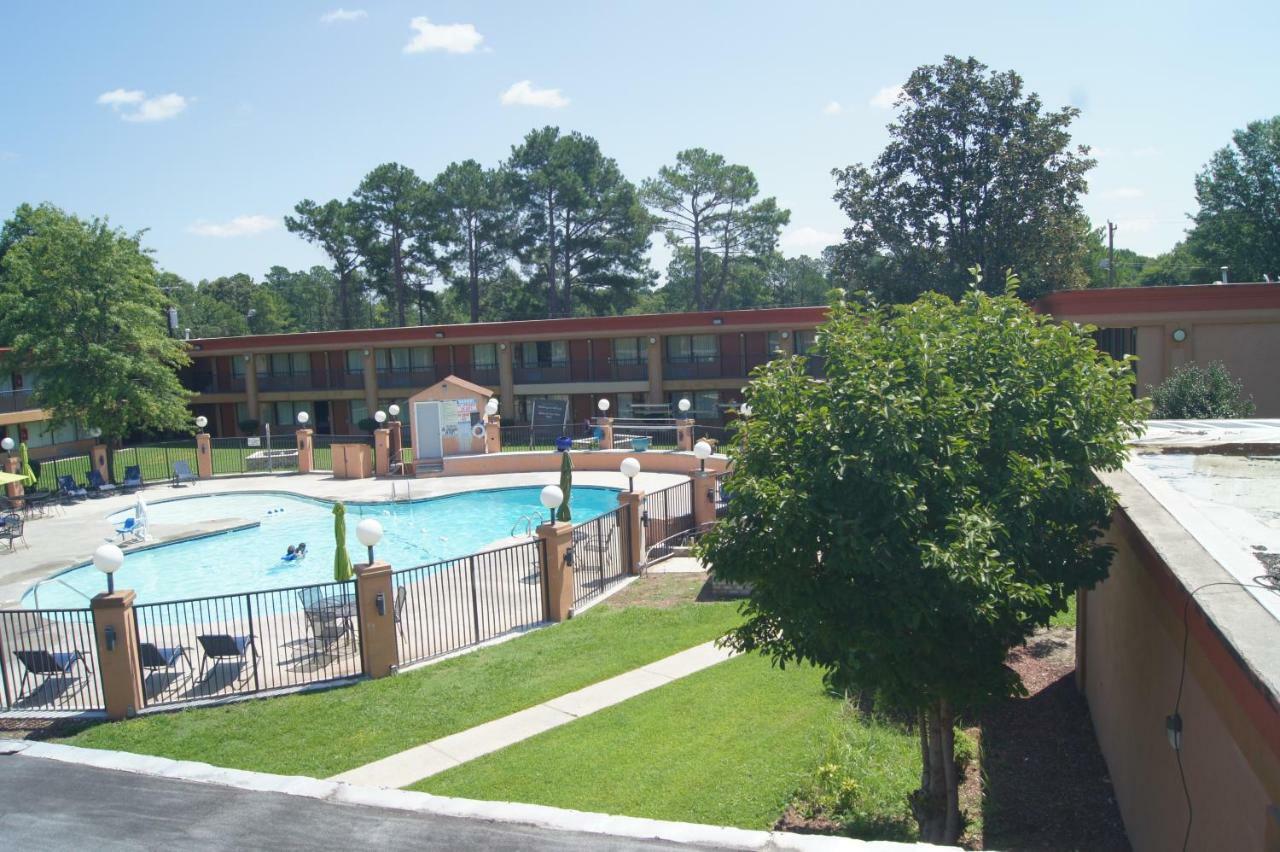 Days Inn By Wyndham Durham/Near Duke University Dış mekan fotoğraf