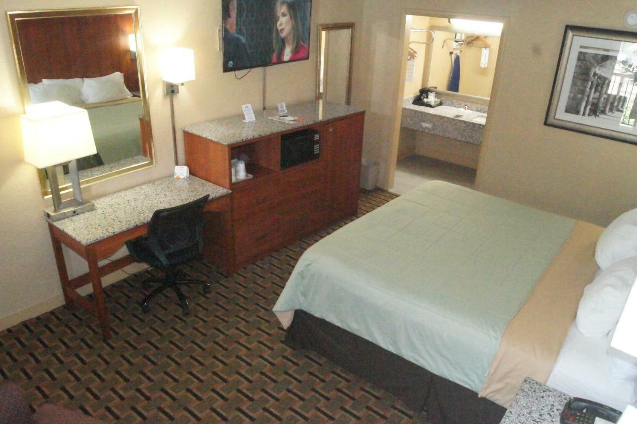 Days Inn By Wyndham Durham/Near Duke University Dış mekan fotoğraf