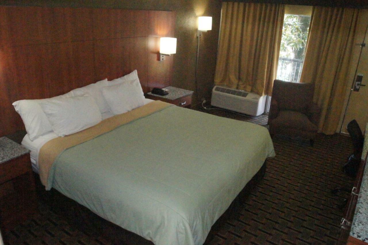 Days Inn By Wyndham Durham/Near Duke University Dış mekan fotoğraf