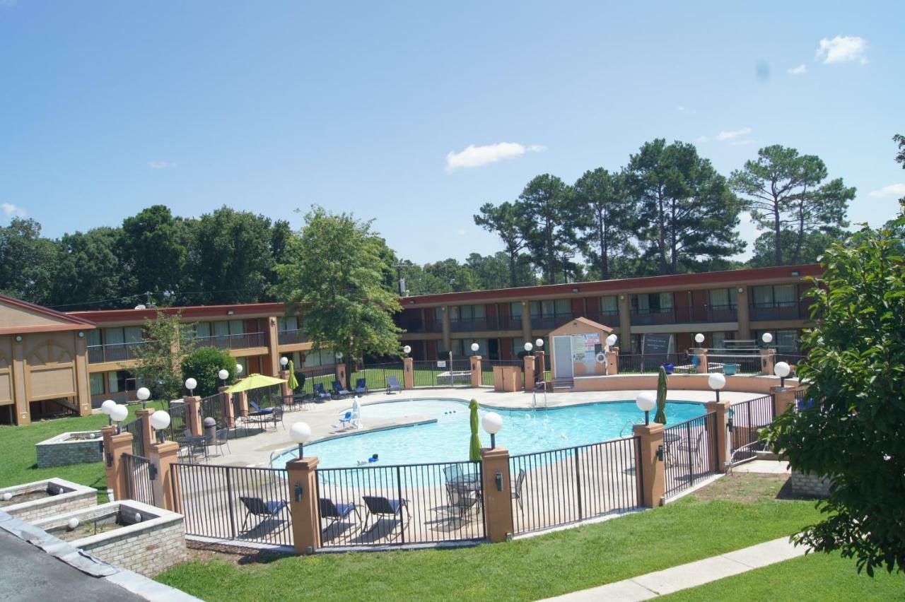 Days Inn By Wyndham Durham/Near Duke University Dış mekan fotoğraf